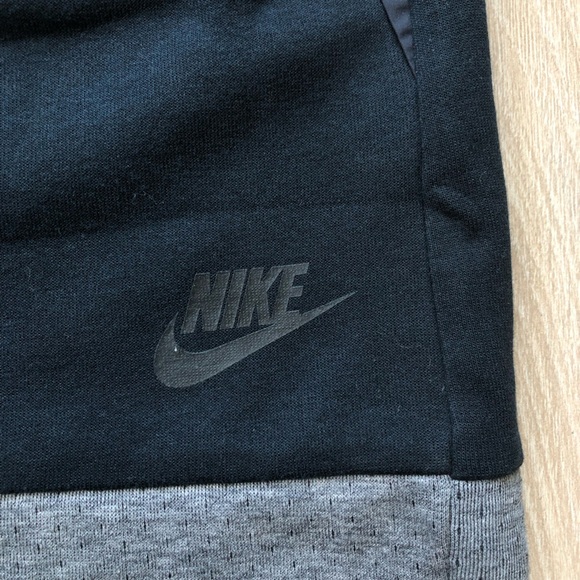 Nike Tech Zipper Slit Midi Pencil Skirt in Black & Gray Women’s Size Small - Picture 3 of 11